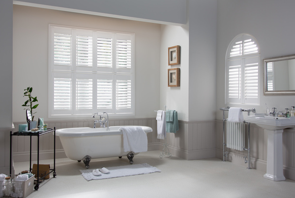 TS SHUTTERS WATERBURY VINYL PLANTATION SHAPED CLOSED BATHROOM COTTON