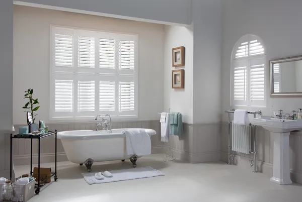 TS SHUTTERS WATERBURY VINYL PLANTATION SHAPED CLOSED BATHROOM COTTON
