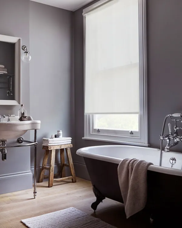 TS 2023 ROLLER BLIND AVON WHITE BATHROOM 01