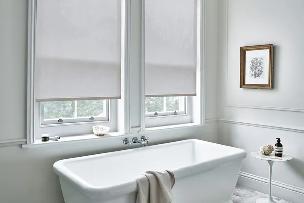 TS 2023 CFWD HOLBURY GREY ROLLER BLIND BATHROOM 01