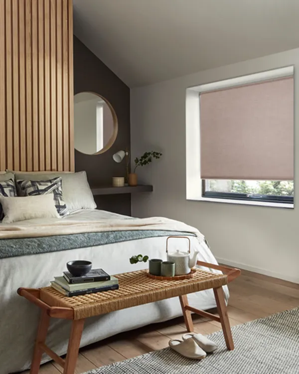 TS 2023 CFWD HATCH EBONY ROLLER BLIND BEDROOM 01