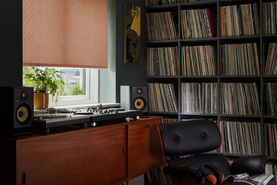 TS 2023 CFWD BANK PAPAYA ROLLER BLIND RECORD ROOM 01
